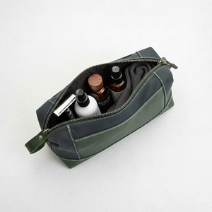 Custom Quality Luxury Premium Cute Cosmetic Makeup Pouch <b>Travel</b> <b>Toiletry</b> PU Leather Cosmetic Bag Zipper Bag for sale - Product Image 1