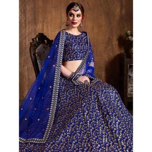 Lehenga choli ชุดแต่งงานผ้าไหมดิบปักเลื่อมสีฟ้าที่น่าสนใจ - Product Image 6