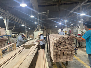 บัวเชิงผนังไม้เนื้อแข็งคุณภาพดี EFS ทำจากไม้ Sapele ทนทาน เป็นมิตรกับสิ่งแวดล้อม กันน้ำ ใช้ได้ทั้งผนังและพื้น รับประกัน 1 ปี - Product Image 4