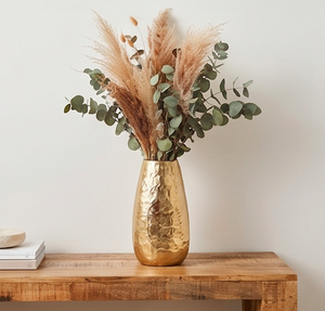 Vase en métal martelé doré élégant pour la décoration intérieure moderne, parfait pour les fleurs artificielles, la table d'entrée ou l'affichage sur étagère. - Product Image 4