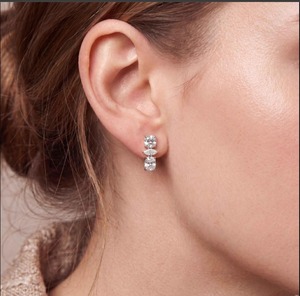 Boucles d'oreilles pendantes en or blanc 9 carats de qualité supérieure avec diamants de laboratoire taille coussin et taille marquise 4,68 CTW - Product Image 3