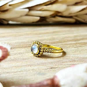 Anillo Boho de Piedra Lunar de Venta Caliente, Banda Étnica de Latón para Mujer, Chapado en Oro de 18k, Estilo Tribal Antiguo, Delicado con Cuentas, Solitario, Venta al por Mayor/OEM/ODM - Product Image 3