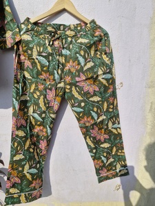 Ensemble de pyjama en coton à imprimé floral botanique avec pochette, vêtements de détente pour femmes, ensemble de nuit, vêtements de nuit doux et respirants - Product Image 5