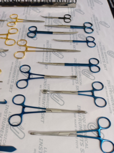 Ensemble d'instruments de chirurgie plastique personnalisés pour les interventions esthétiques, kit chirurgical professionnel en acier inoxydable pour les hôpitaux et les cliniques - Product Image 4