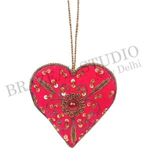 Adornos Navideños Personalizados de Terciopelo Satinado con Cuentas Bordadas a Mano, Ecológicos, de Brazeal Studio, Hilos Dorados de Fábrica - Product Image 6