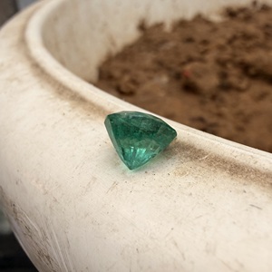 Émeraude zambienne de luxe 2,19 carats, vert brillant, ronde, pierre précieuse non montée pour la création de bijoux haut de gamme sur mesure - Product Image 6