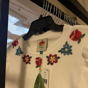 Meilleur prix : Applique brodée main en perles de verre et motifs floraux marins, à coudre sur t-shirt en coton d'hiver - Fournisseur en gros - Product Image 1