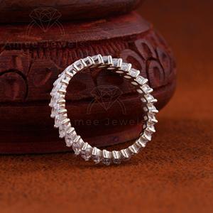 Anillo de Plata con Baño de Rodio para Mujer, Corte Marquesa, Diamante Cultivado en Laboratorio, Banda Clásica - Product Image 3