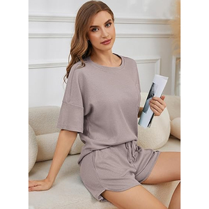Ensemble d'été deux pièces personnalisé pour femme, T-shirt oversize en maille gaufrée beige et short à cordon avec poches, ensemble de détente, vente en gros OEM - Product Image 2