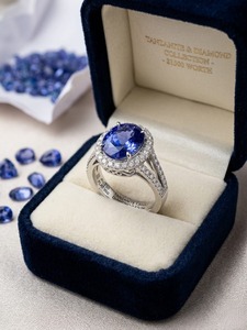 Bague de fiançailles chrétienne en or massif 18 carats avec tanzanite naturelle, sertie à griffes, délicate et luxueuse, pour mariée et occasions spéciales - Product Image 6