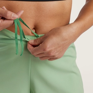 Shorts Deportivos Negros de Cintura Alta con Bolsillo y Efecto Scrunch para Mujer, Ideales para Fitness y Running - Product Image 5