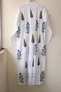 Vestido maxi de algodón blanco para mujer, con estampado floral azul hecho a mano, estilo holgado, vestido largo de verano. - Product Image 4