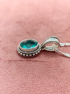 Pendentif en cristal céleste de quartz avec chaîne, collier élégant en pierres précieuses, cadeau de bijoux pour femmes, design unique et coloré, tendance - Product Image 4