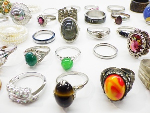 Juego de Accesorios de Excelente Calidad a un Precio Increíble, 50 Anillos de Moda Unisex Usados, Hechos en China, Resistentes al Agua - Product Image 6