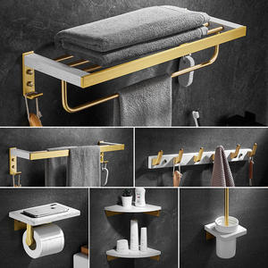 Ensemble d'accessoires de salle de bain modernes en métal à fixation murale, écologiques : porte-serviettes, porte-rouleau de papier toilette, brosse WC, panier de douche – Luxe Hôtelier - Product Image 2