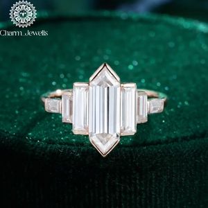 Bague Classique Femme Charm Jewells en Moissanite Taille Coussin Trois Pierres Plaqué Or 18K Sertissage à Griffes Certifiée IGI - Product Image 5