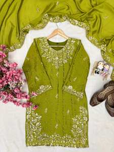 Elegante Conjunto Kurti Plazzo de Seda Chinon con Bordado de Hilo y Zari y Adornos de Perlas, Estilo Bollywood para Fiestas - Product Image 4