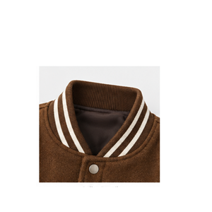 Blouson universitaire imperméable marron pour homme, style urbain, en mélange de coton, coupe droite, col montant, logo frontal, idéal pour l'hiver - Product Image 4