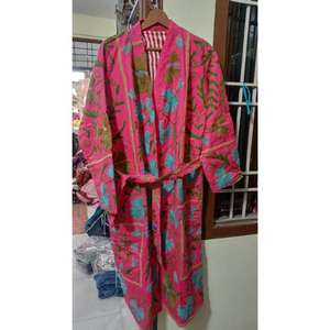 Chaqueta Varsity Larga de Terciopelo Suzani, Bordado Floral Hecho a Mano, Ecológica, Estilo Bohemio Vintage de Lujo para Mujer, Otoño/Invierno - Product Image 3