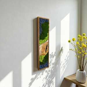 Panel de Arte Mural de Madera Natural con Musgo y Resina Epoxi, Decoración de Musgo Preservado Hecha a Mano, Arte Mural Vertical con Marco de Madera Inspirado en el Bosque Rústico - Product Image 3
