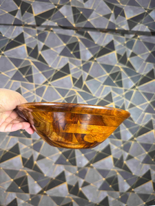 Ensemble de bols en bois rustiques faits à la main, écologiques, naturels, sculptés, de qualité supérieure, parfaits pour la table à manger, pour servir des salades et des en-cas. - Product Image 2