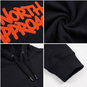 Sudadera con Capucha Oversize para Hombre North Approach, Negra con Logo Naranja, Estilo Urbano, Bolsillo Frontal, Corte Regular, Ropa de Otoño - Product Image 4