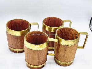 Tasse en bois personnalisée avec laiton et bois naturel Tasse en bois personnalisable avec accents en laiton - Product Image 3