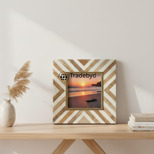 Marco de Fotos Creativo con Incrustaciones de Resina Hecho a Mano con Acabado Brillante, Regalo Premium de Tradebyd - Product Image 1