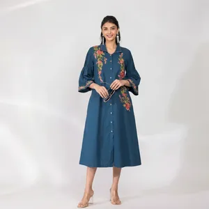 Vestido Midi Azul Marino para Mujer, Bordado, con Cuello Peter Pan, Mangas Tres Cuartos Tipo Campana, Detalles Florales, Botones al Frente, Estilo Casual - Product Image 1