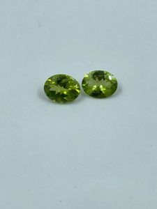 Pierre précieuse vert péridot olivine de haute clarté, qualité supérieure, pierre naturelle taillée, 3,45 carats, 7x9 mm, 2 pièces - Product Image 3