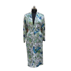 Vestido Maxi indio hecho a mano, estilo kimono floral blanco, ropa de dormir de longitud completa, seda vintage, Sari, hasta la rodilla, albornoz de verano - Product Image 1