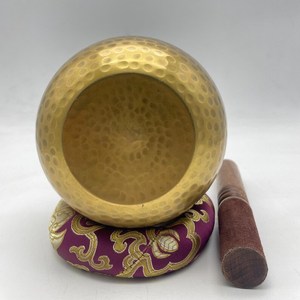 Bol chantant artisanal en laiton plaqué or martelé rond pour la prière, le bouddhisme, la méditation et la guérison – Laiton doré - Product Image 2
