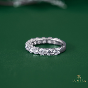 Anillo de diamante con corte brillante redondo disponible con diamante cultivado en laboratorio, oro, joyería fina minimalista para regalo de compromiso o boda. - Product Image 4