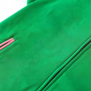 เสื้อแจ็คเก็ตวาร์ซิตี้ขนสัตว์สำหรับผู้หญิง Alpha Green ปักโลโก้ตามสั่ง กันลม พร้อมระบบทำความร้อน  แบบกำหนดเองได้ สำหรับชมรมหญิงกรีกและวิทยาลัย - Product Image 4