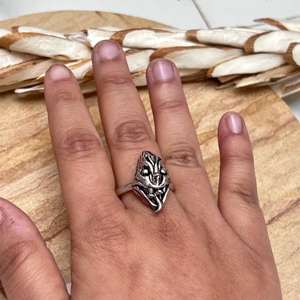 Anillo Gótico Tribal para Mujer, Chapado en Plata Oxidada, Joyería de Latón, Diseño Audaz, Regalo y Fiesta de Aniversario, Venta al por Mayor - Product Image 2