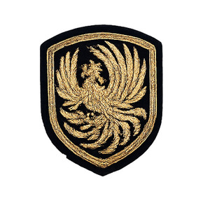 Badges personnalisés de luxe brodés en forme de bouclier, décorés de perles, avec artisanat haut de gamme - Product Image 5
