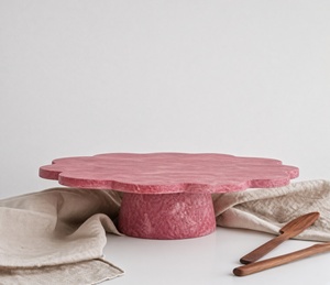SOPORTE PARA TARTAS - ROSA - Florero Circular Escultural Hecho a Mano con Diseño de Ondas (29x19) - MADERA, TERRACOTTA Y METAL - Product Image 3