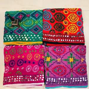 Vente en gros de vêtements de plage ethniques indiens brodés, dupattas Phulkari, dupattas en georgette brodés à la main et colorés pour femmes - Product Image 5