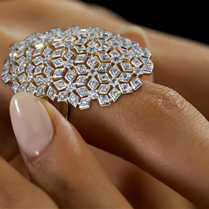 Anillo de cóctel de oro macizo de 18 quilates para mujer, con diamante de corte princesa, joyería geométrica de lujo. - Product Image 2
