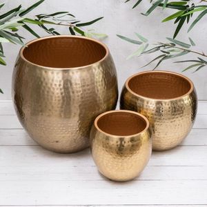 Jardinière en métal industrielle faite à la main, conteneur de jardin durable pour l'affichage de plantes d'intérieur et d'extérieur - Product Image 1