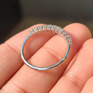 Anillo de Boda de Oro de 14K con Baño de Rodio, Media Eternidad, con Diamante Cultivado en Laboratorio de Corte Ovalado de 2 Quilates, Color Rosa Intenso, para Mujer - Product Image 4