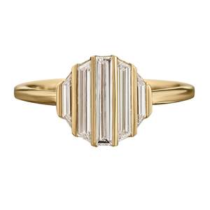 Anillo de compromiso de oro de 14k para mujer con diamante de corte esmeralda y engaste de púas estilo floral - Product Image 1