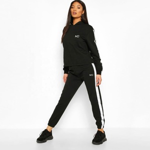 Ensemble de survêtement rose teinté élégant pour femme, deux pièces, par le fabricant de survêtements rose teinté, vêtements pour femme - Product Image 2
