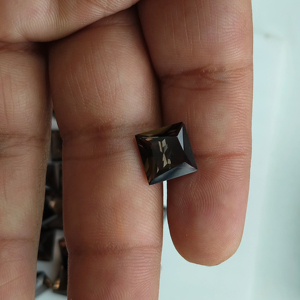 ควอตซ์สีน้ำตาลธรรมชาติ 10 มม. ทรงสี่เหลี่ยมเจ้าหญิงคัท คุณภาพดีที่สุด พลอยหลวมสำหรับทำเครื่องประดับและสร้อยคอ - Product Image 4