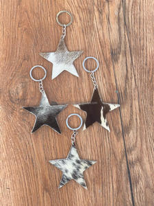 Nouveau concepteur vente chaude porte-clés en cuir de vachette vrais cheveux sur porte-clés en cuir élégant Unique en cuir véritable porte-clés de luxe - Product Image 5