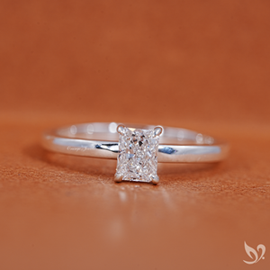 Bague de fiançailles en diamant de laboratoire taille radiant 0,5 carat certifié IGI, or massif 10K, solitaire - Product Image 1