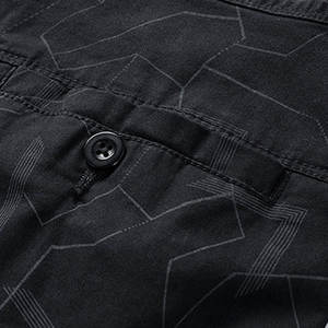 กางเกงขาสั้นผู้ชายคุณภาพสูง 100% โพลีเอสเตอร์ ทอเนื้อผ้าระบายอากาศได้ดี เอวกลาง ลายเรียบ สไตล์ลำลอง แฟชั่นสตรีท ผลิตในปากีสถาน - Product Image 4