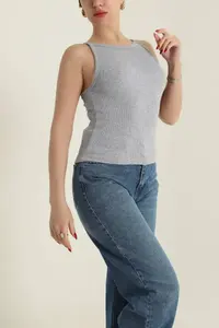 Ropa Deportiva para Mujer, Top Deportivo con Sujetador Incorporado para Yoga, Fabricado por EVERGLOW - Product Image 6