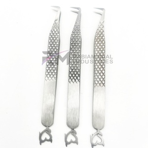 Pince à cils RMI en acier inoxydable avec poignée diamantée et design personnalisé en forme de cœur - Product Image 6