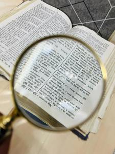 Loupe de poche en laiton de 2,5 pouces avec poignée à motif d'échecs |   Loupe d'inspection optique - Product Image 3